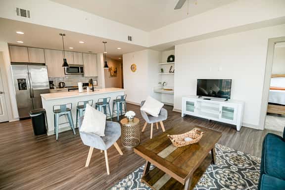 Charlotte Uptown Fully Furnished Apartments - Image 1