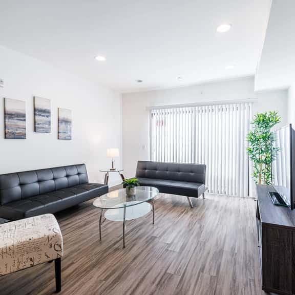 2BR Fully furnished Apartment on Hawthorn Ave Hollywood - Image 1